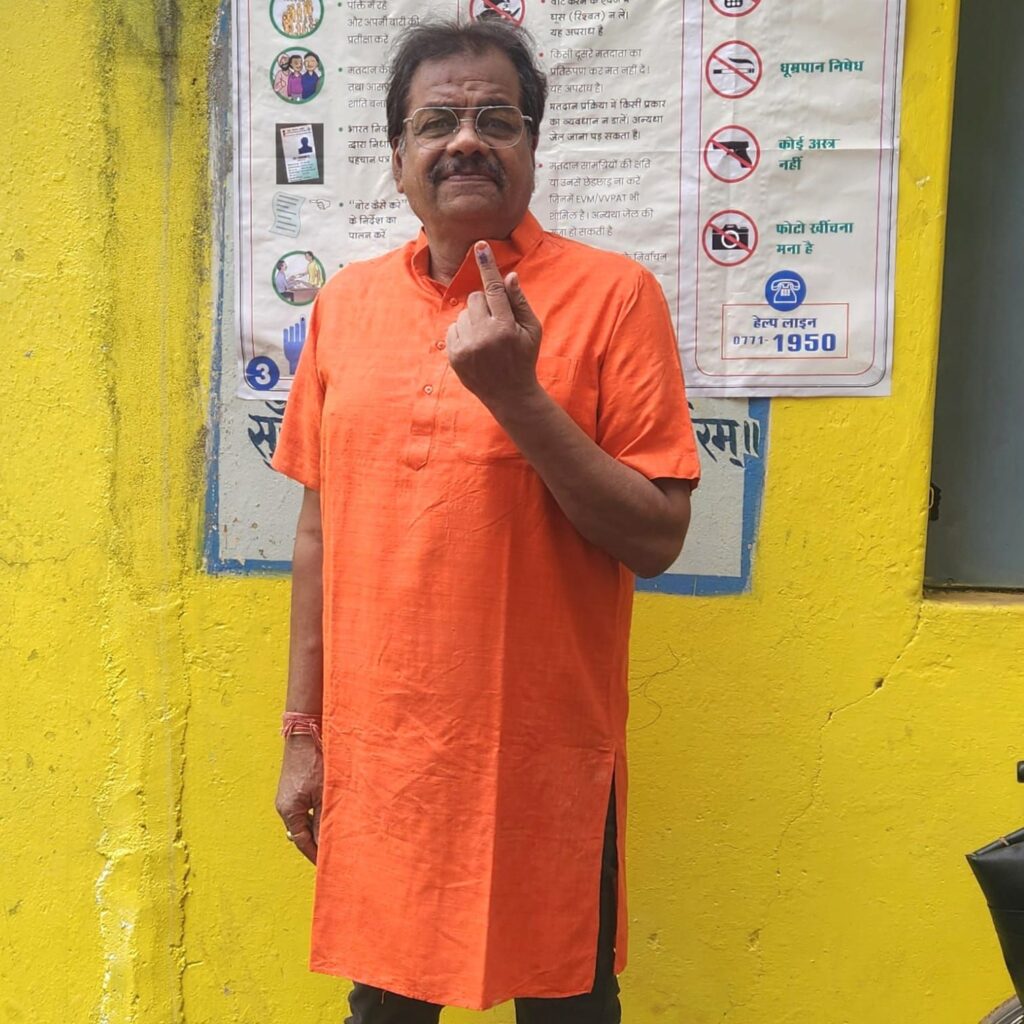 नवापारा मे लोकसभा चुनाव शांतिपूर्ण ढंग से संपन्न, मतदाताओं में दिखा अंतिम तक उत्साह 2 img 20240507 wa00444611646144137492365