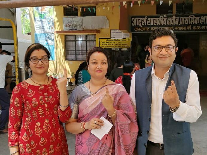 नवापारा मे लोकसभा चुनाव शांतिपूर्ण ढंग से संपन्न, मतदाताओं में दिखा अंतिम तक उत्साह 3 img 20240507 wa00968869624132803498843