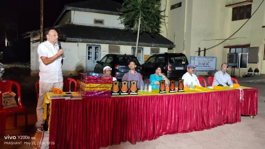 दक्षिणमुखी संकटमोचन सुंदरकांड मंदिर समिति नवापारा ने किया प्रतिभावान विद्यार्थियों का सम्मान। 3 img 20240523 wa00013233459783744558756