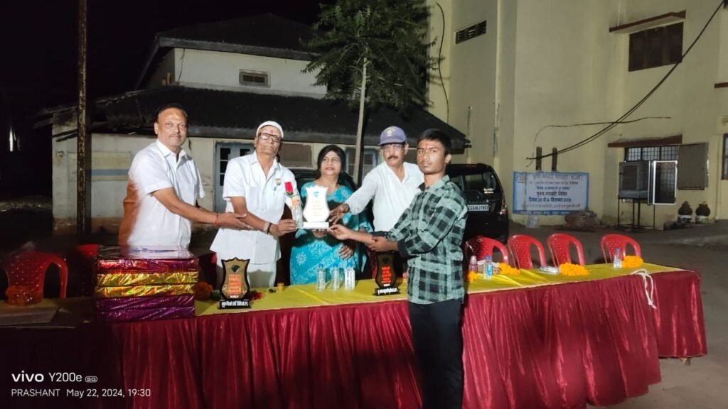 दक्षिणमुखी संकटमोचन सुंदरकांड मंदिर समिति नवापारा ने किया प्रतिभावान विद्यार्थियों का सम्मान। 2 img 20240523 wa00026742213667453989243