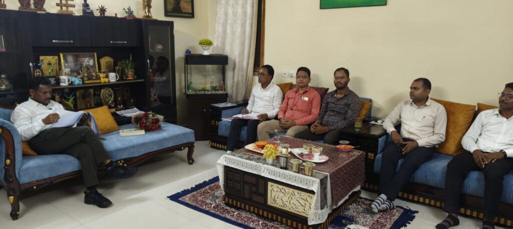 प्रकोष्ठ विस्तार के दिशा में सेवानिवृत आईएएस धनंजय देवांगन से मिला प्रतिनिधि मंडल 2 img 20240528 wa00524295670932267814983