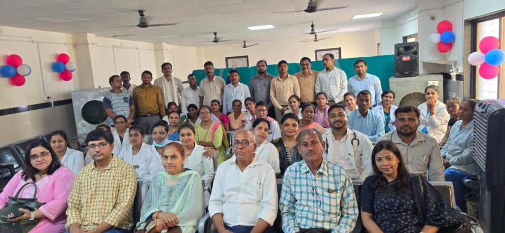 डॉ. एके शर्मा व वरिष्ठ स्वास्थ्य कर्मचारी अशोक साहू हुए सेवानिवृत, हुआ विदाई समारोह का आयोजन 2 img 20240531 wa0100574608625924854722