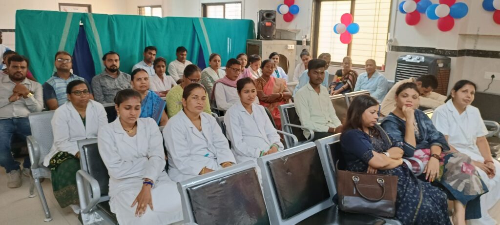 डॉ. एके शर्मा व वरिष्ठ स्वास्थ्य कर्मचारी अशोक साहू हुए सेवानिवृत, हुआ विदाई समारोह का आयोजन 5 img 20240531 1405216777639643514433434