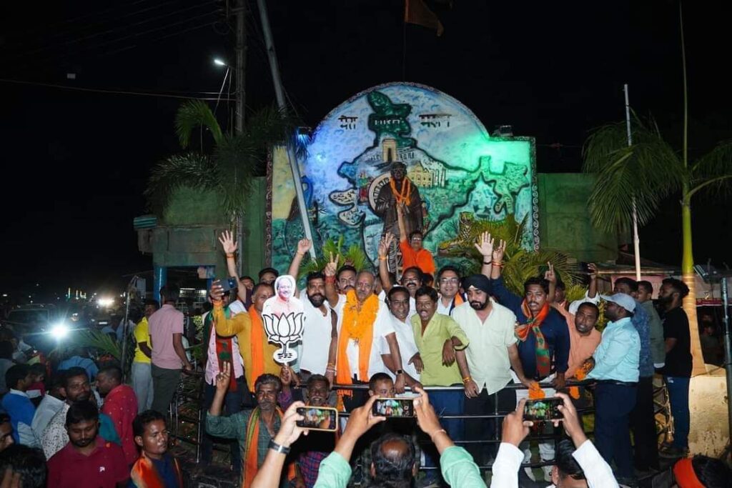 नवनिर्वाचित सांसद बृजमोहन अग्रवाल ने निकाली आभार रैली, बड़ी संख्या में समर्थक व पार्टी कार्यकर्त्ता रहे मौजूद 2 fb img 17186286176193363219681166877017