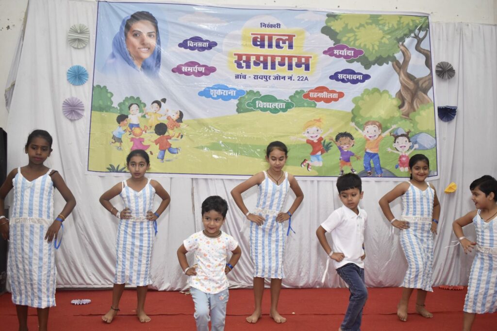 बच्चे जो भी बनना चाहे मुबारक हैं, पर वह पहले एक अच्छा इंसान बनना चाहिए ... बहन सिमरन रहेजा जी 5 img 20240602 wa00246467400049703727823