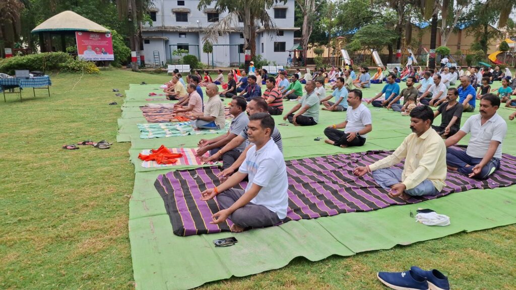 नवापारा सहित अंचल में धूमधाम से मना दसवा अंतराष्ट्रीय योग दिवस 4 img 20240621 wa009184877569402724662