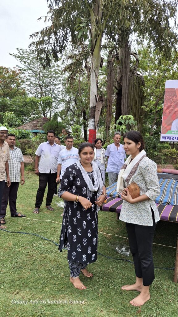 नवापारा सहित अंचल में धूमधाम से मना दसवा अंतराष्ट्रीय योग दिवस 9 img 20240621 wa00993415823161371207702