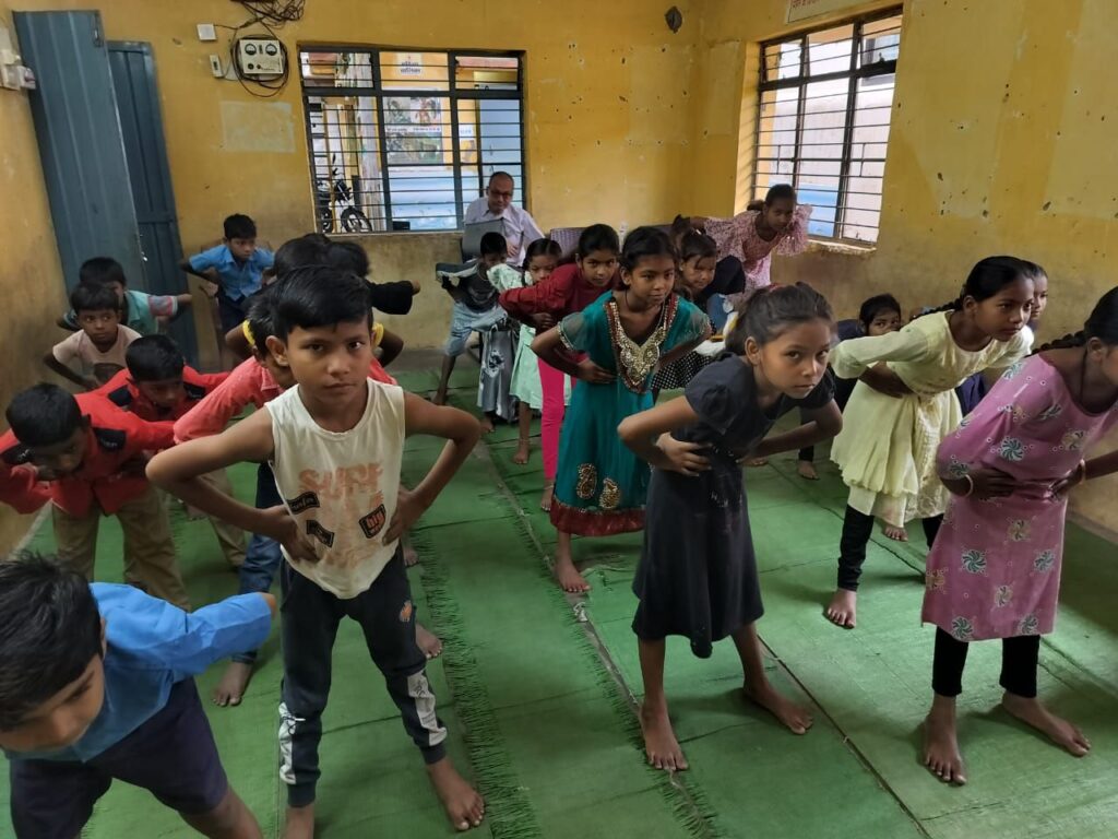 योग प्राणायाम से बढ़ती हैं हमारी शक्ति….. गोपाल यादव 3 img 20240622 wa00093415649520846589413