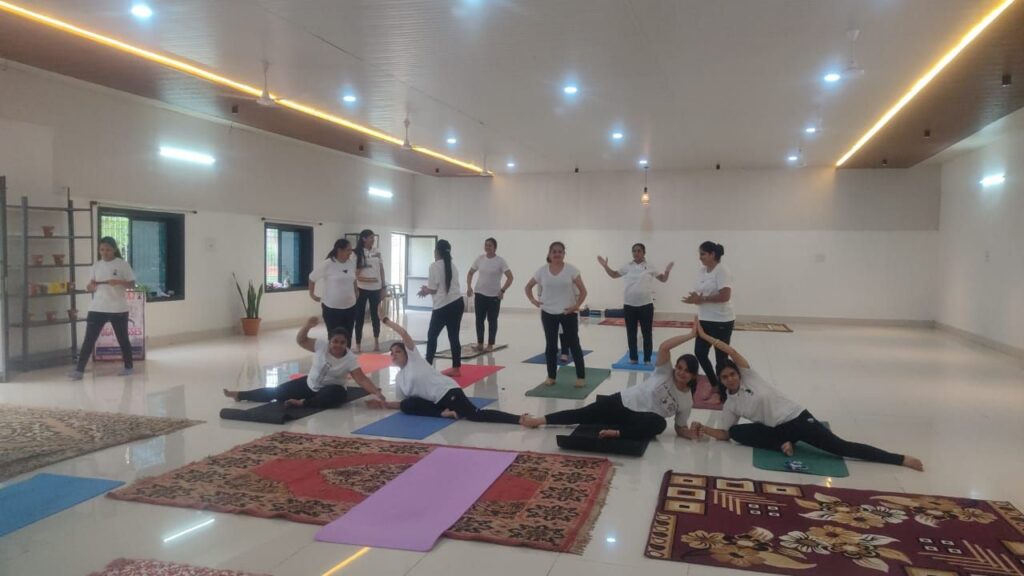 महावीर इंटरकॉन्टिनेंटल सर्विस ऑर्गेनाइजेशन के तत्वावधान में योगा व पौधरोपण कार्यक्रम संपन्न 4 img 20240622 wa00333554995480076492423