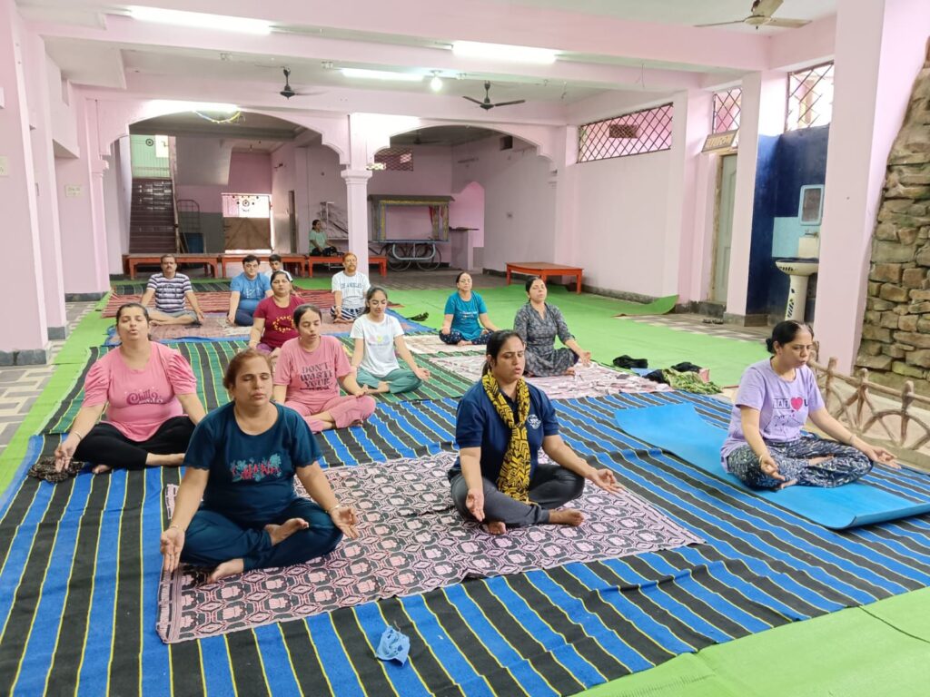 संत निरंकारी चेरिटेबल फाउण्डेशन राजिम के तत्वाधान में हुआ योगा का आयोजन 3 img 20240622 wa00362442059904049243959