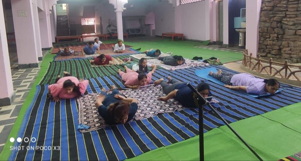 संत निरंकारी चेरिटेबल फाउण्डेशन राजिम के तत्वाधान में हुआ योगा का आयोजन 4 img 20240622 wa00376856114914853123784