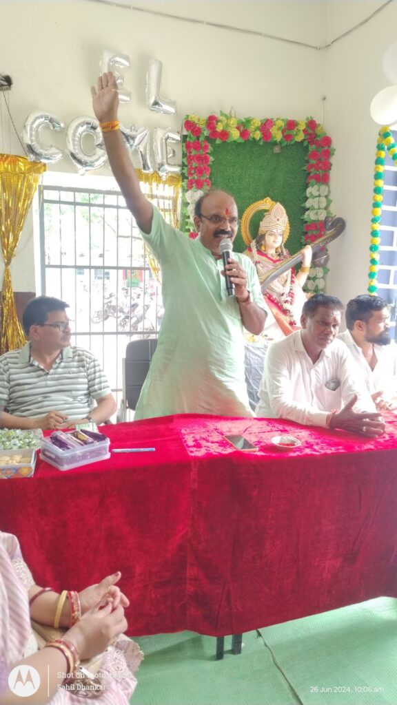 शासकीय हरिहर आत्मानंद स्कूल में धूमधाम से मना प्रवेश उत्सव, बच्चों का मुँह मीठा कराकर किया गया स्वागत 4 img 20240626 wa00751326942117129401648