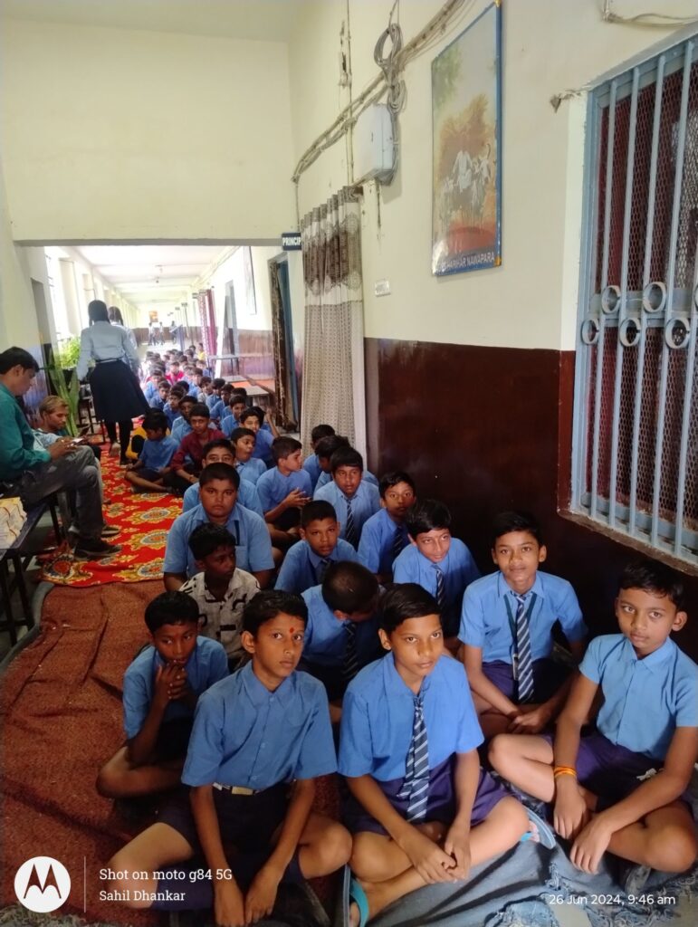 शासकीय हरिहर आत्मानंद स्कूल में धूमधाम से मना प्रवेश उत्सव, बच्चों का मुँह मीठा कराकर किया गया स्वागत 3 img 20240626 wa00771589119028515586452