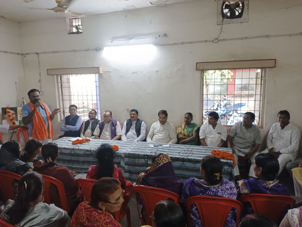 नवापारा भाजपा मण्डल की संघठनात्मक बैठक संपन्न, आजादी के पर्व को व्यापक व एतेहासिक बनाने तय हुए कार्यक्रम 3 img 20240809 1704312077708622553482059
