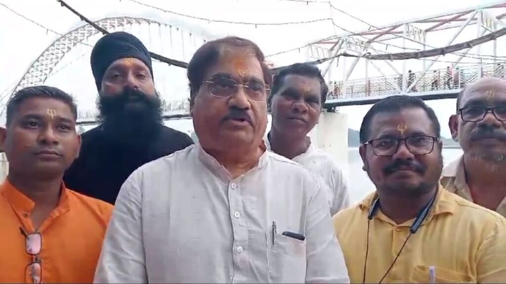 पूर्व जिला पंचायत अध्यक्ष अशोक बजाज ने किया श्रीकुलेश्वरनाथ महादेव का दर्शन, प्रदेशवासियो के लिए की सुख समृद्धि की कामना 2 img 20240809 1943202974351529265974880