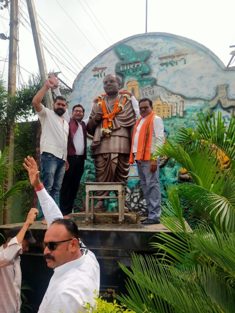 भाजपाइयों ने मनाई एकात्म मानवतावाद के प्रणेता पंडित दीनदयाल उपाध्याय की जयंती 3 img 20240925 wa00474114239750346709873