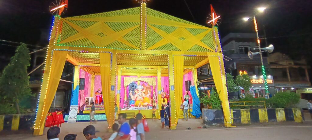नगर मे आकर्षण का केंद्र बनी श्री नवयुवक दल गणेशोत्सव समिति की झांकी , गणेश स्थापना का 42 वाँ वर्ष 3 img 20240911 203845808011556210693740