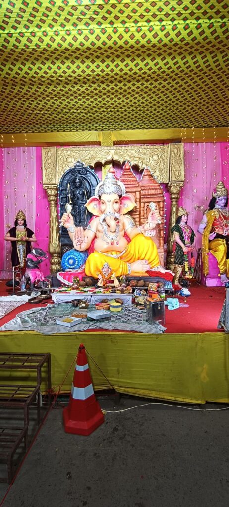 नगर मे आकर्षण का केंद्र बनी श्री नवयुवक दल गणेशोत्सव समिति की झांकी , गणेश स्थापना का 42 वाँ वर्ष 2 img 20240911 2039208932123954074305810