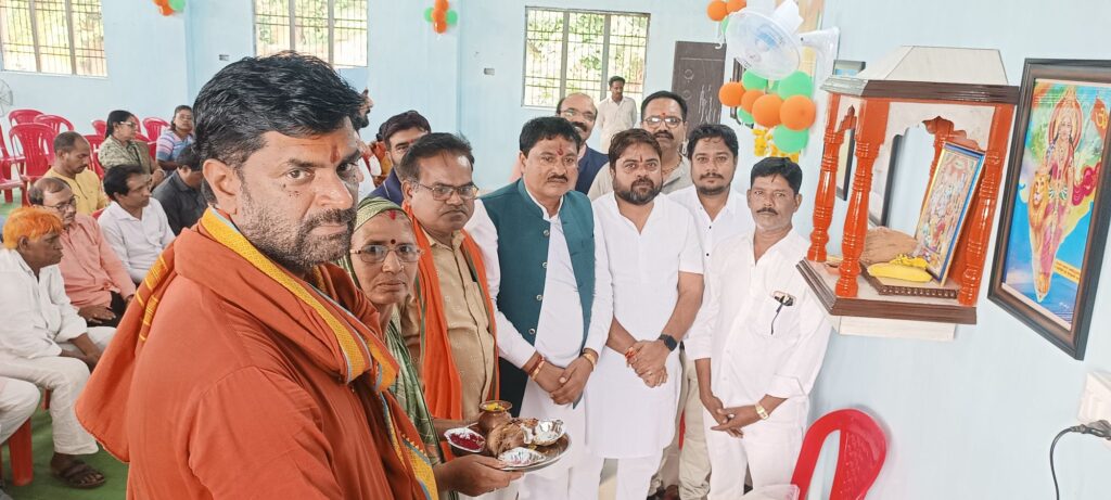 अभनपुर विधायक इंद्रकुमार साहू ने किया जनसम्पर्क कार्यालय का शुभारंभ, हर गुरुवार को दोपहर 3 बजे से लगेगा चौपाल 2 img 20240917 1639234452321123134542841