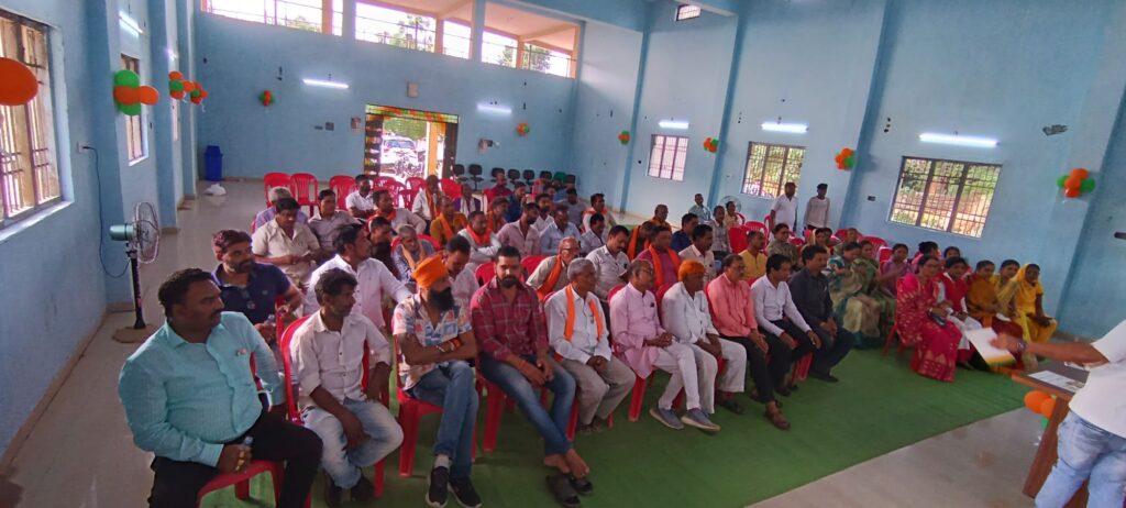 अभनपुर विधायक इंद्रकुमार साहू ने किया जनसम्पर्क कार्यालय का शुभारंभ, हर गुरुवार को दोपहर 3 बजे से लगेगा चौपाल 5 img 20240917 1652508623359827791997723