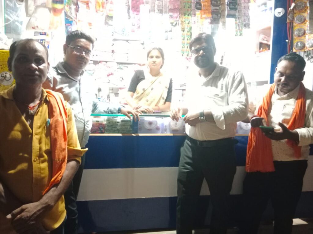 नवापारा भाजपा किसान मोर्चा ने सोनेसिली मे चलाया सदस्यता अभियान, बड़ी संख्या मे ग्रामीणों ने ली पार्टी की सदस्यता 3 img 20240930 wa00183862297814454489816