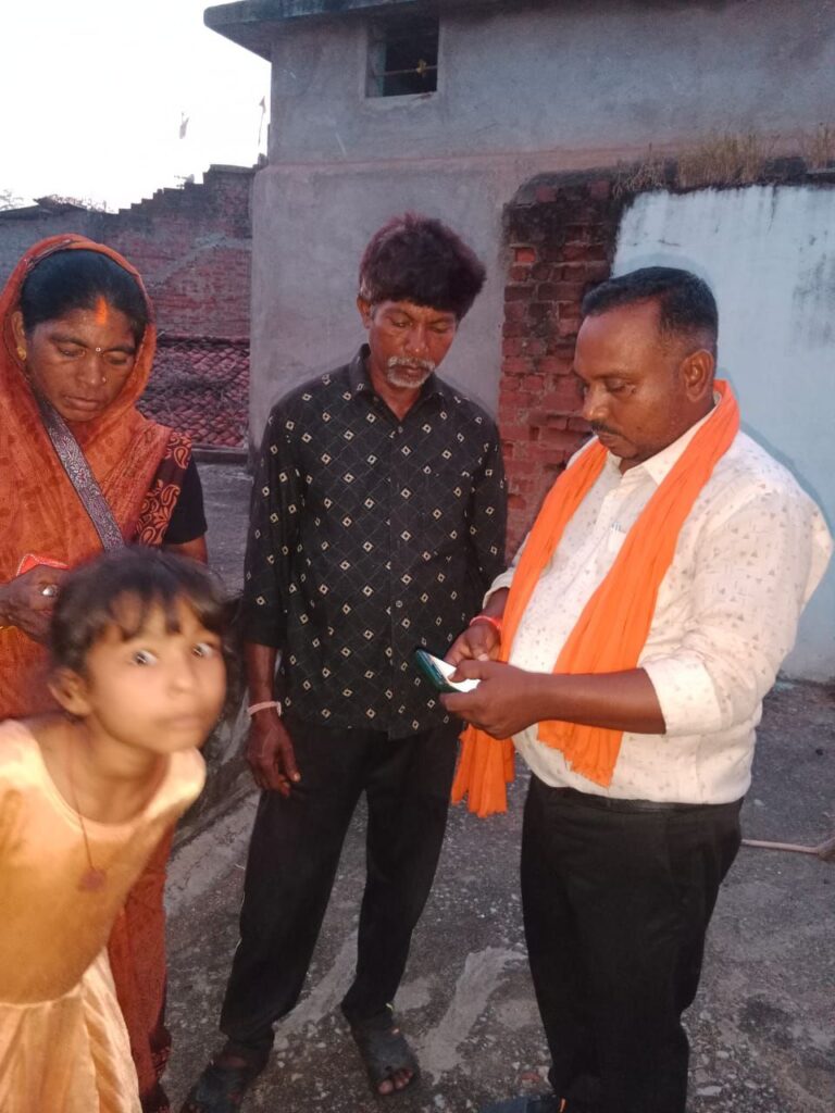 नवापारा भाजपा किसान मोर्चा ने सोनेसिली मे चलाया सदस्यता अभियान, बड़ी संख्या मे ग्रामीणों ने ली पार्टी की सदस्यता 4 img 20240930 wa00253077278235158266795