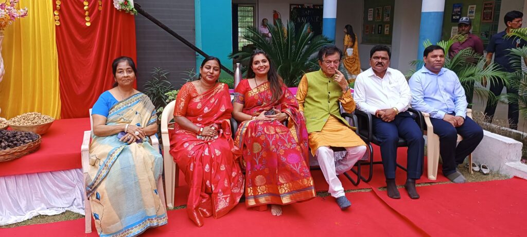 रॉयल गरबा उत्सव मे जमकर थिरके स्कूली बच्चे व पालक, देखे वीडियो 5 img 20241005 1406061697654698227308428