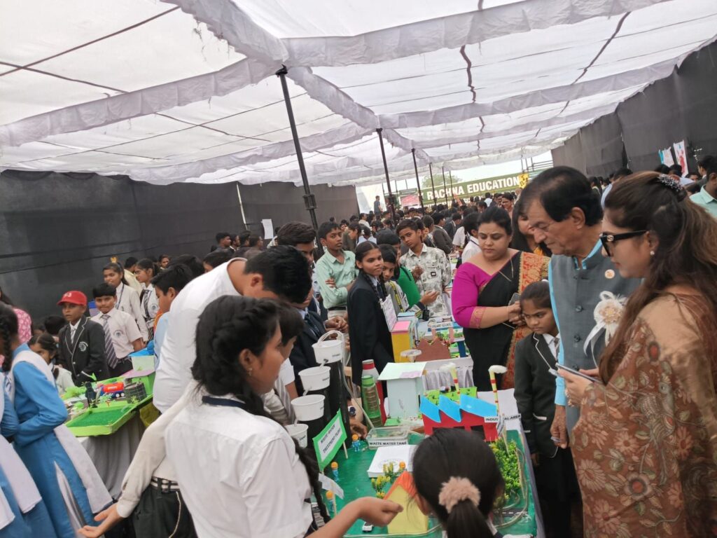 दावड़ा इंटरनेशनल स्कूल अभनपुर में कलाकृति 2.0 कार्यक्रम का हुआ भव्य आगाज, देखे विडिओ 3 img 20241122 wa0064293763175205261686