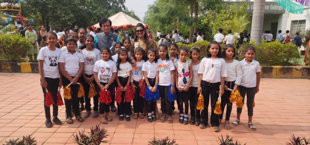 दावड़ा इंटरनेशनल स्कूल अभनपुर में कलाकृति 2.0 कार्यक्रम का हुआ भव्य आगाज, देखे विडिओ 4 img 20241122 wa00726510556703268878764