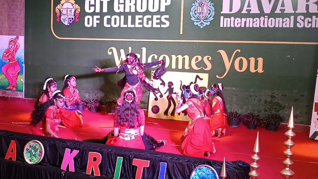 दावड़ा इंटरनेशनल स्कूल अभनपुर में आयोजित कलाकृति 2.0 कार्यक्रम का हुआ समापन, बच्चों ने दिखाए जौहर 5 img 20241123 1317013611585293270902924