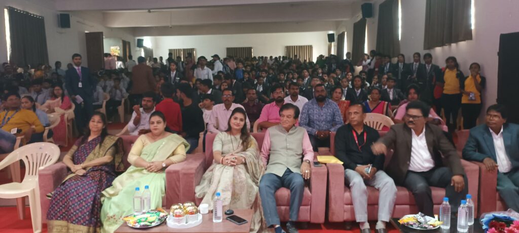 दावड़ा इंटरनेशनल स्कूल अभनपुर में आयोजित कलाकृति 2.0 कार्यक्रम का हुआ समापन, बच्चों ने दिखाए जौहर 4 img 20241123 1432154679792928730712130