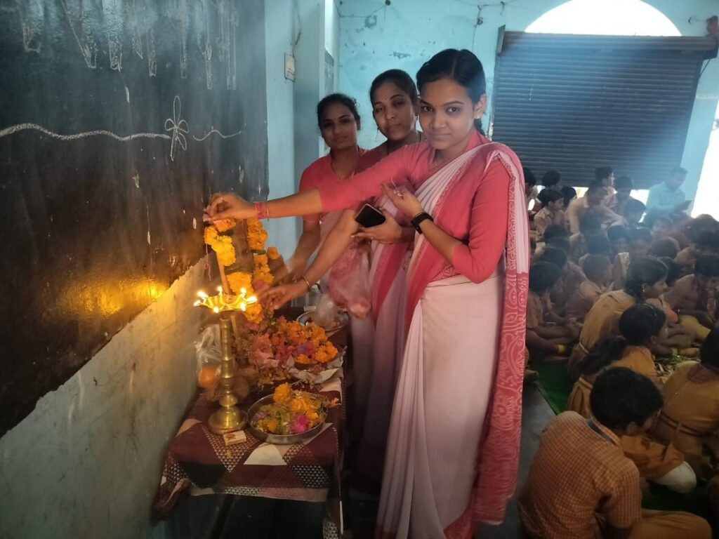 नगर क़े ज्ञानदीप स्कूल में बसंत पंचमी पर में हुआ यज्ञ पूजन का आयोजन 2 img 20250201 wa00315890378028275911167