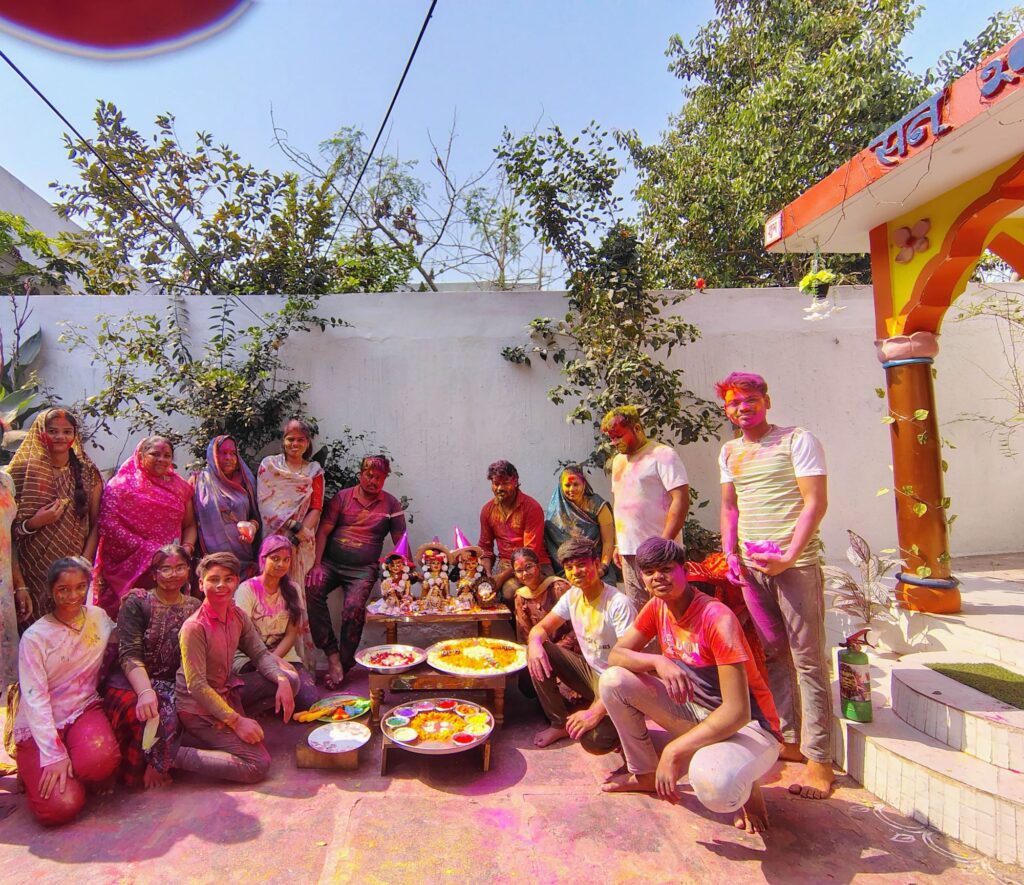 नपा अध्यक्ष ओमकुमारी संजय साहू ने दी होली की बधाई, फाग का किया आयोजन 2 img 20250316 wa00183303986351383555170
