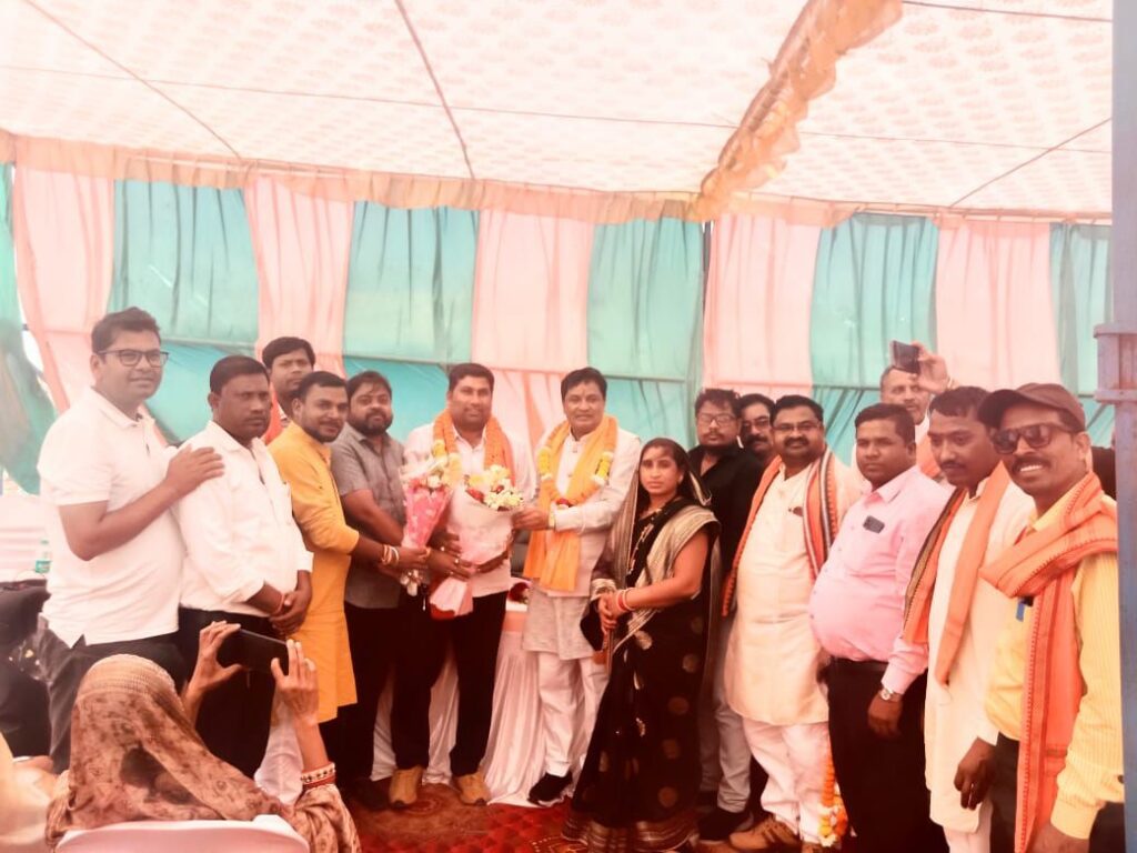 मुकेश ढीढी बने सरपंच संघ अध्यक्ष, विधायक इंद्रकुमार साहू सहित समर्थको ने दी बधाई 2 img 20250318 wa00153545808518600278982