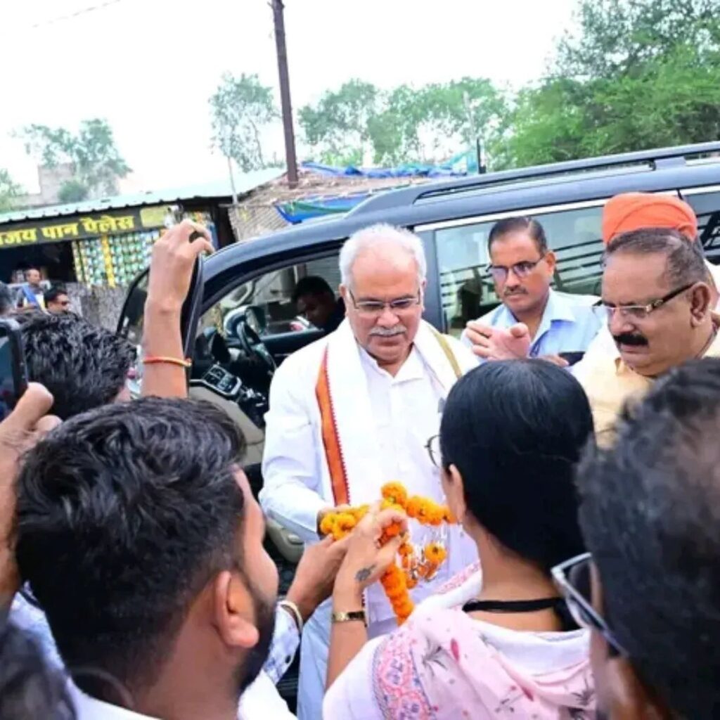पूर्व मुख्यमंत्री भूपेश बघेल का चंपारण चौक में आतिशबाजी के साथ हुआ स्वागत 2 fb img 17504318698984713854477470128929