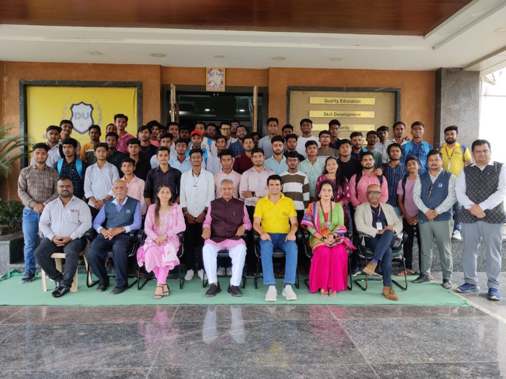 श्री दावड़ा विश्वविद्यालय में “एक पेड़ माँ के नाम” कार्यक्रम का आयोजन संपन्न 3 img 20250615 wa002193967518368873455