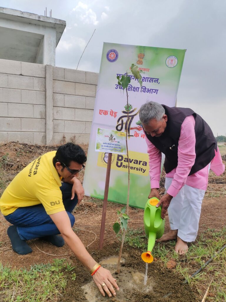 श्री दावड़ा विश्वविद्यालय में “एक पेड़ माँ के नाम” कार्यक्रम का आयोजन संपन्न 2 img 20250615 wa00256348908024503999595