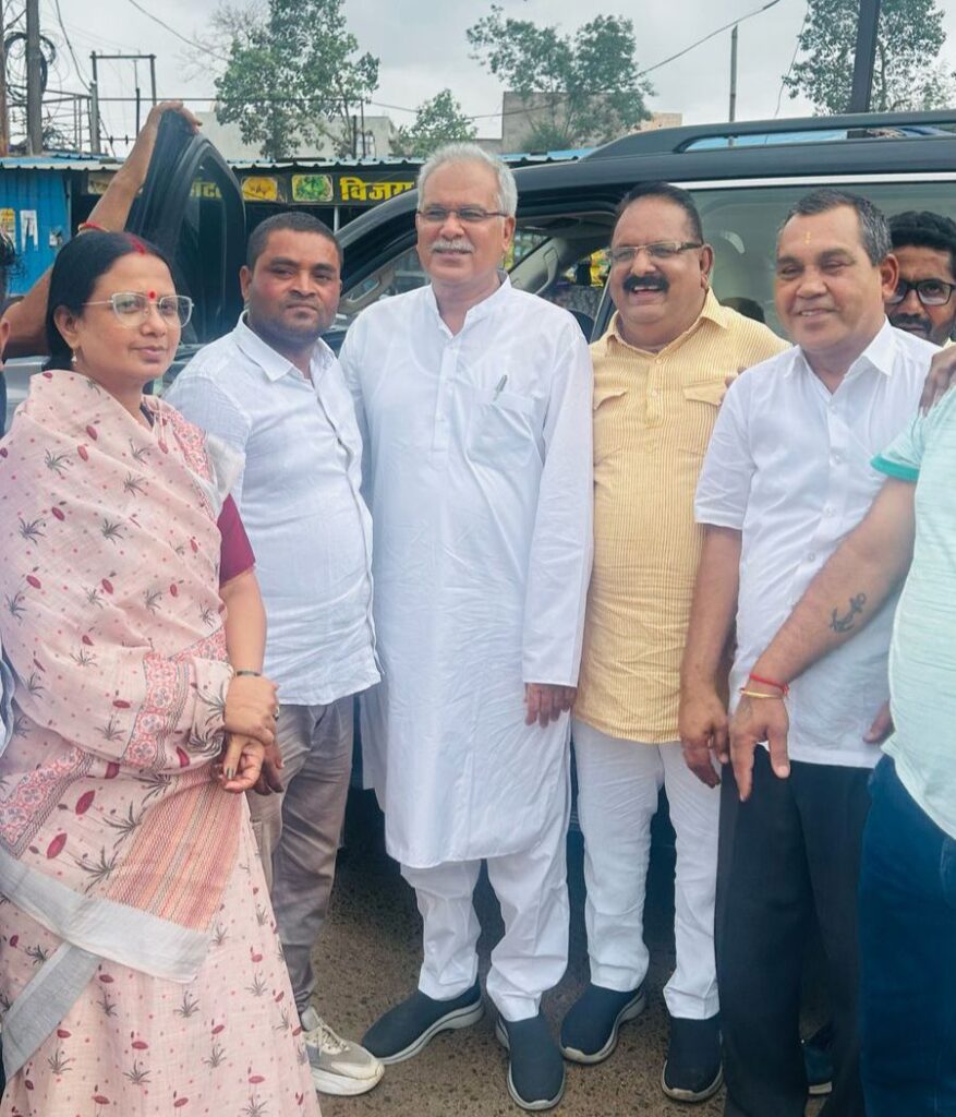 पूर्व मुख्यमंत्री भूपेश बघेल का चंपारण चौक में आतिशबाजी के साथ हुआ स्वागत 3 img 20250620 1918366449188136082365576