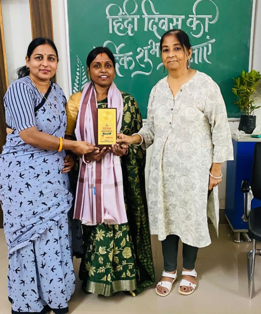 हिंदी दिवस पर दावड़ा इंटरनेशनल स्कूल में हुआ विविध प्रतियोगिता का आयोजन, हिंदी विषय के शिक्षकों का हुआ सम्मान 5 img 20250917 0554503926851515058529764