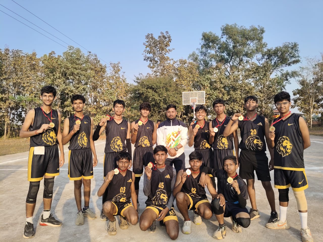 शिवांश इंटरनेशनल स्कूल के बच्चों ने युवा की शक्ति सांसद खेल महोत्सव में जीता गोल्ड मेडल 7 IMG 20251118 WA0066