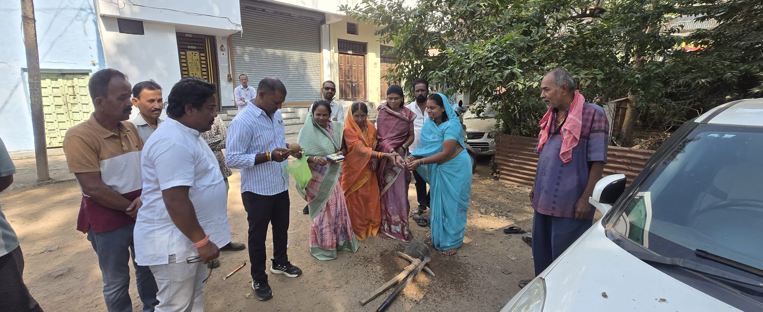 नगर के वार्ड नं 14 में आंगनबाड़ी भवन व नाली निर्माण एवं सी सी करणकार्य का हुआ भूमिपूजन 4 IMG 20251119 WA0038 scaled