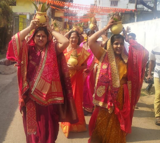 धर्म ध्वजा फहराने के साथ श्री विष्णु महायज्ञ का हुआ शुभारंभ, 30 नवंबर तक चलेगा यह अनूठा आयोजन 2 IMG 20251124 210157