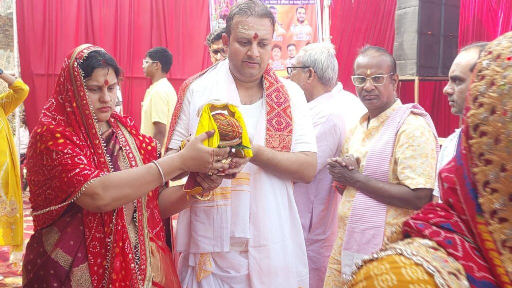 धर्म ध्वजा फहराने के साथ श्री विष्णु महायज्ञ का हुआ शुभारंभ, 30 नवंबर तक चलेगा यह अनूठा आयोजन 5 img 20251124 wa00371468975223309008347