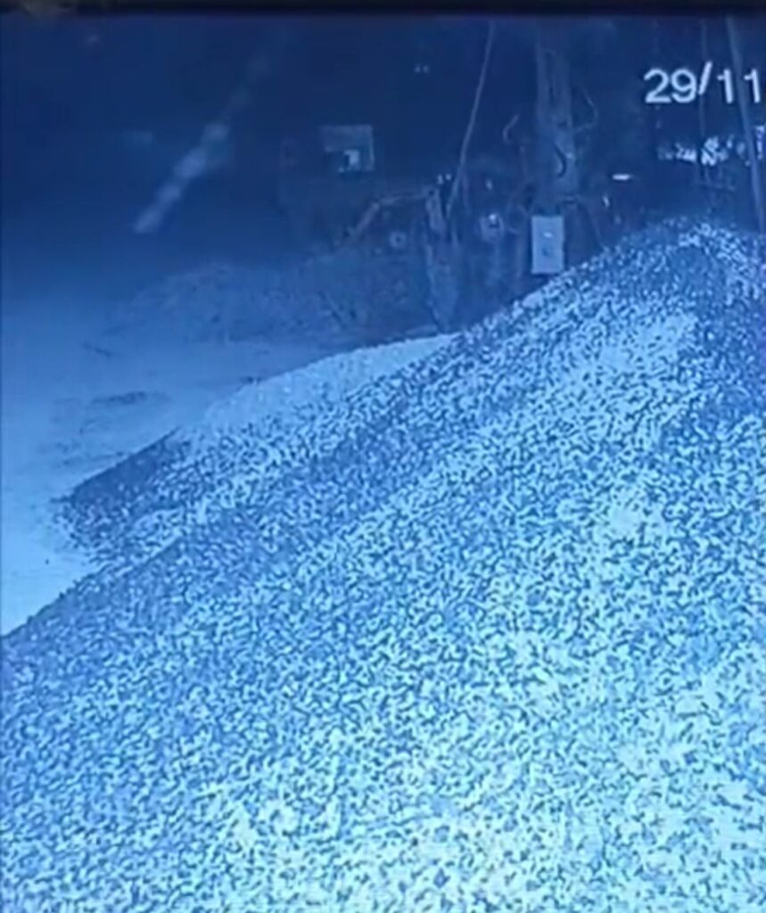 दुलना में संचालित कनक क्रेसर से लाखो रूपये का केबल तार चोरी 2 img 20251130 172957829958224904180796