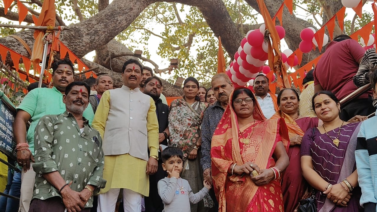 नववर्ष में भगवान कुलेश्वर महादेव मंदिर पहुंचे विधायक इंद्रकुमार साहू 2 IMG 20260101 WA0080