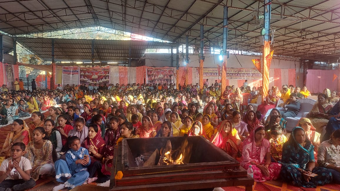 नव वर्ष पर घी की आहुति के साथ विशाल हनुमान चालीसा महापाठ 1 IMG 20260101 WA0084