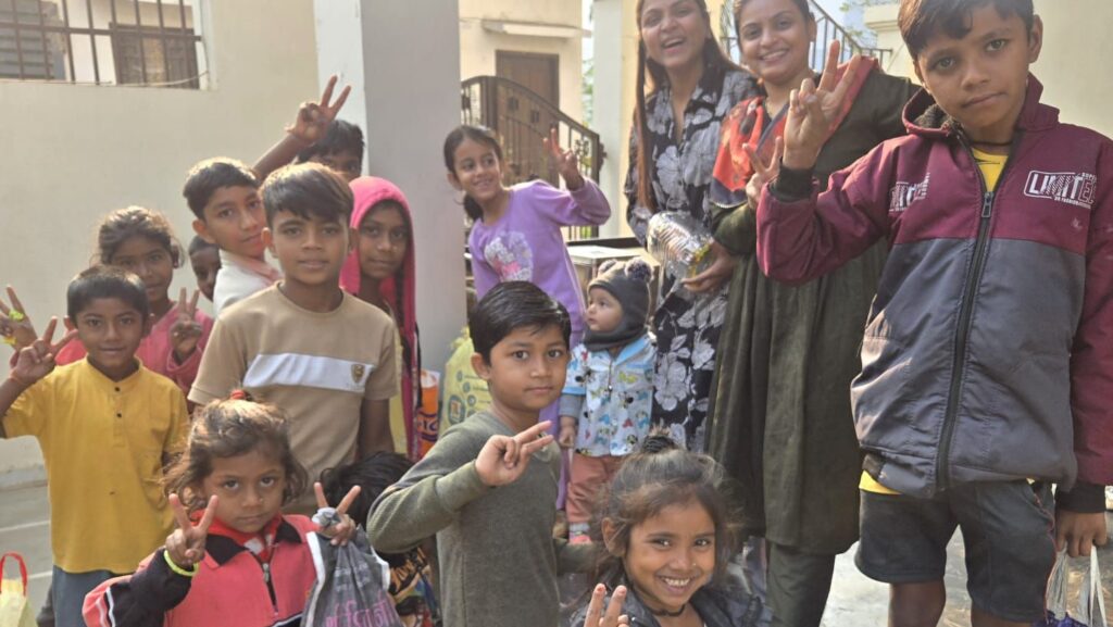 पूर्व नगर पालिका अध्यक्ष विजय गोयल परिवार ने बच्चों के साथ हर्षोल्लास से मनाया छेरछेरा पर्व 2 img 20260103 wa00144296161292413615170