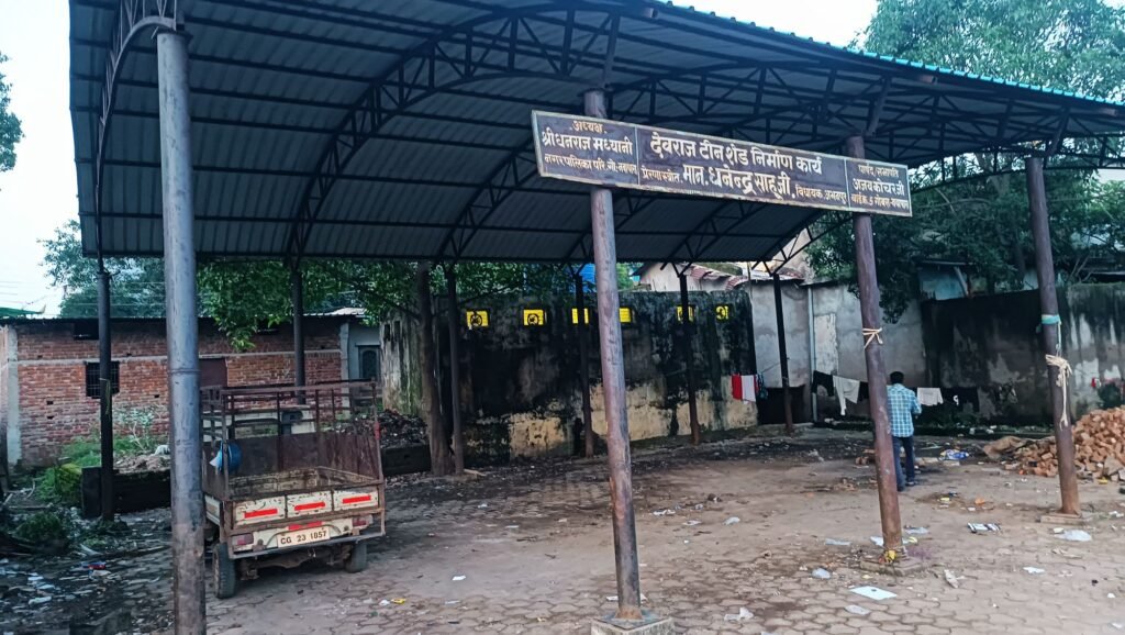 सार्वजनिक शौचालय में जेंट्स टॉयलेट जाम, मूलभूत सुविधा के लिए तरस रहे लोग 2 img 20260908 0549141190005222371770042